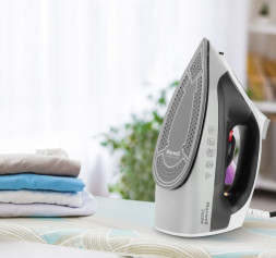 Утюг MAXWELL MW-3023 (MC) черный/белый