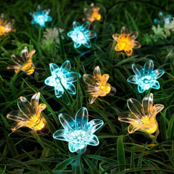 Гирлянда на солнечной батарее LUAZON LIGHTING Гирлянда Нить 4.5 м с насадками Цветы, IP44, тёмная нить, 30 LED, свечение жёлтое/аквамарин, 2 режима, солнечная батарея 6253350